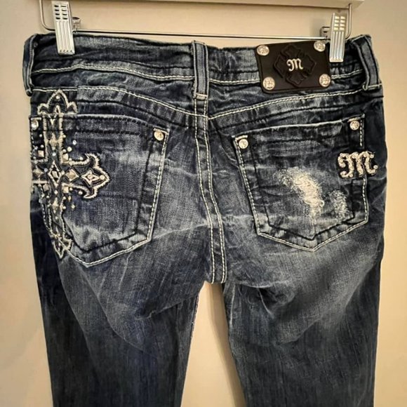 Miss Me Low Rise Embellished Embroidered Boot Jeans - Picture 2 of 14